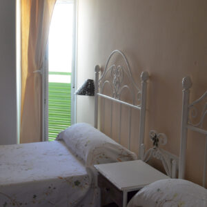 habitacion-doble-dos-camas-ventana