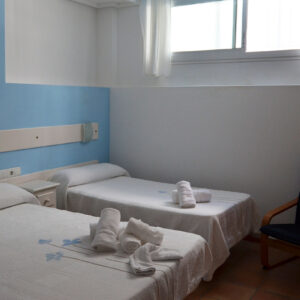 habitacion-para-tres-personas-economica